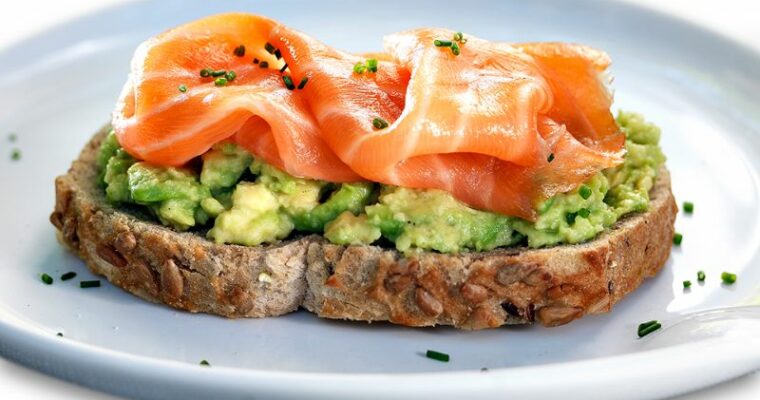 Tosta de salmón ahumado en aceite