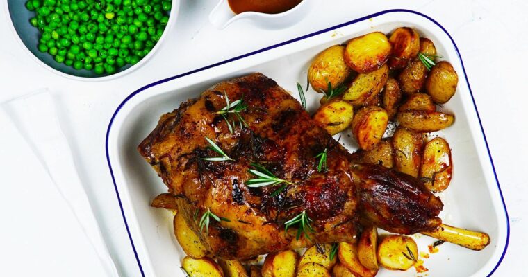 Cordero al horno con ajo y romero