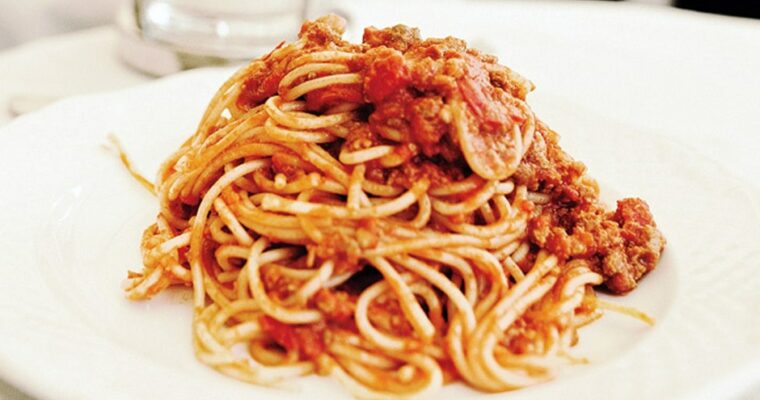 Bucatini a la amatriciana auténtica receta de pasta a la amatriciana