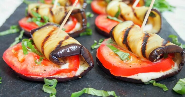 Rollitos de berenjena con tomate mozzarella y aceitunas