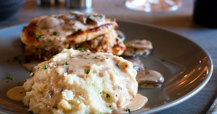 Pollo a la jardinera con puré de patatas