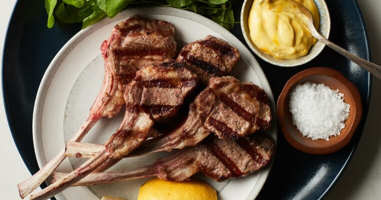 Chuletas de cordero a la parrilla con alioli