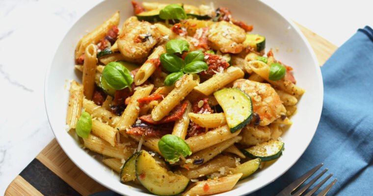Pasta con calabacín y tomate seco
