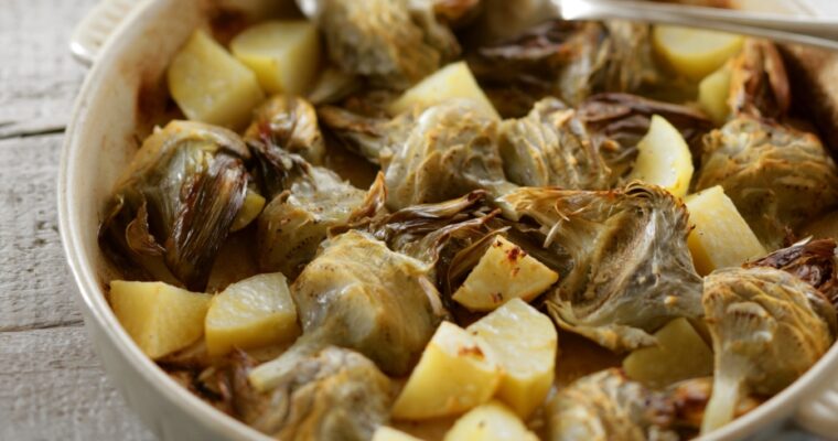 Guiso de patatas con bacalao y alcachofas