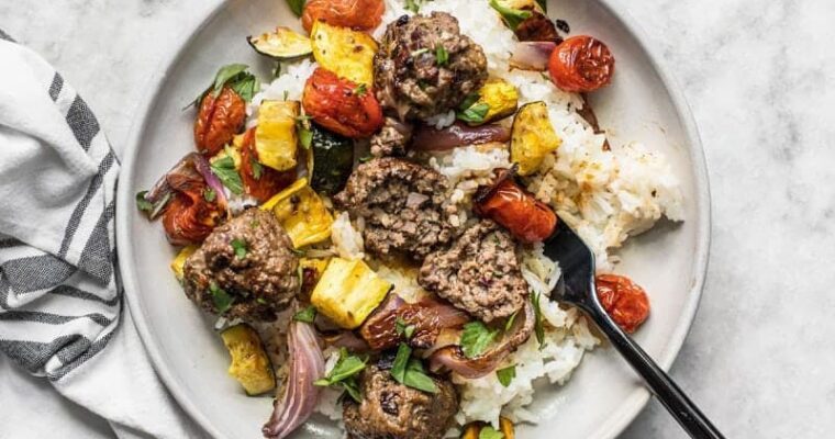 Arroz con albóndigas y verduras