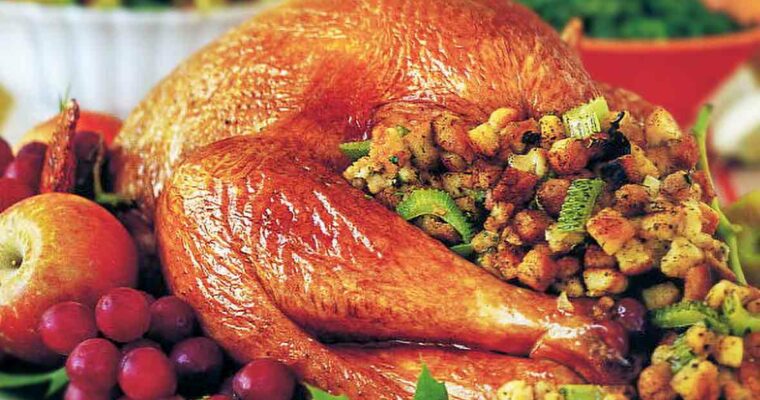 Pavo asado relleno de verduras para Navidad