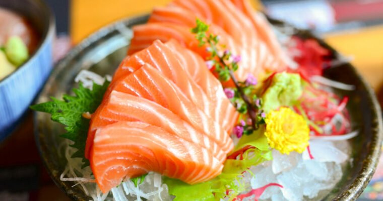 Tataki de salmón en nido de nabo daikón