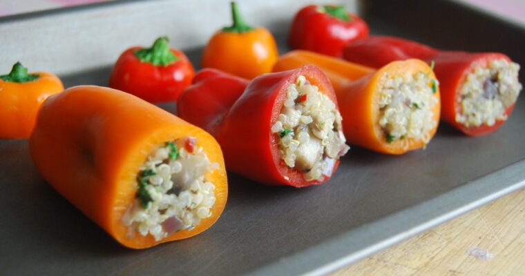 Minipimientos rellenos de quinoa
