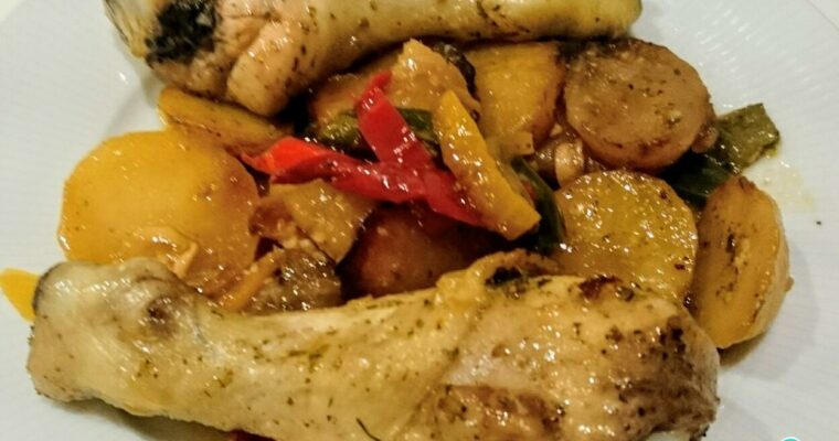 Muslos de pollo al horno con patatas y pimientos