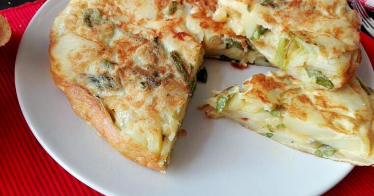 Tortilla de patatas con espárragos trigueros